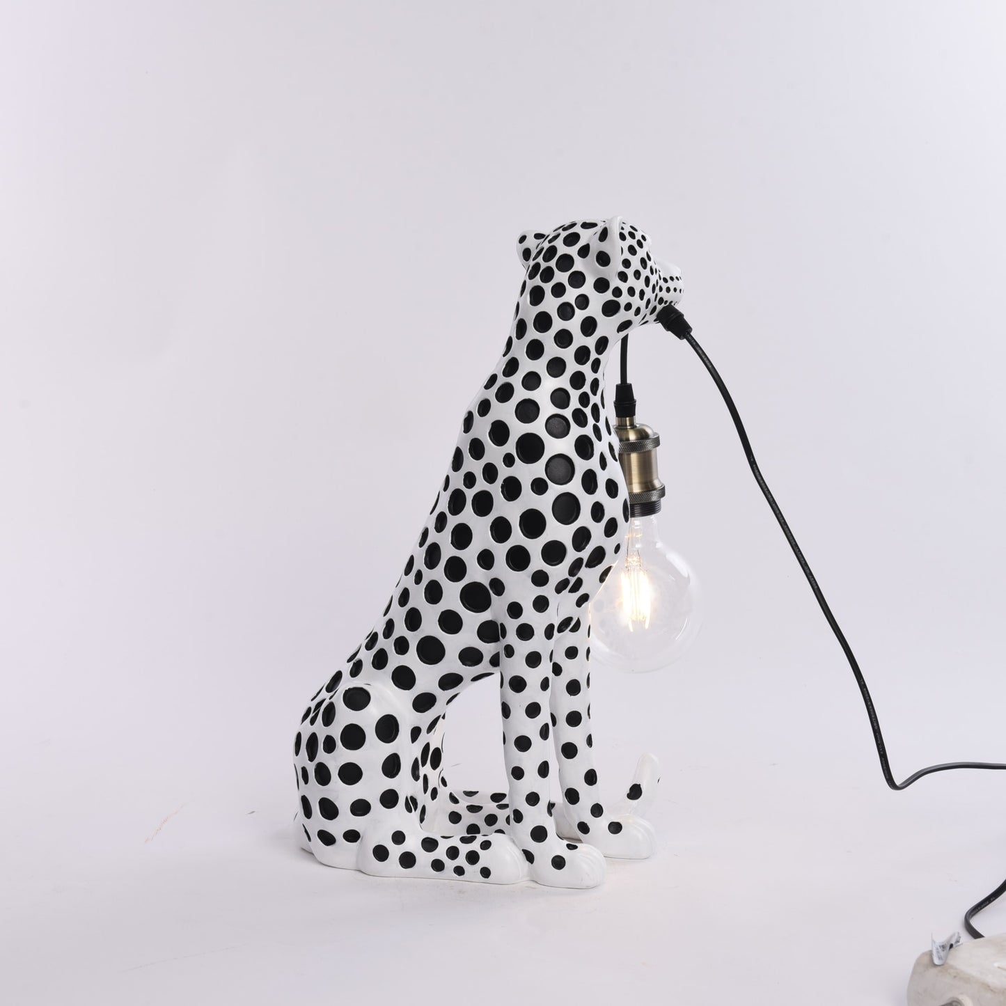Majestic Leopard Lamp white