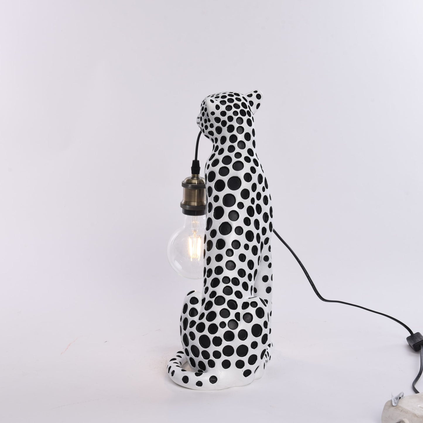 Majestic Leopard Lamp white
